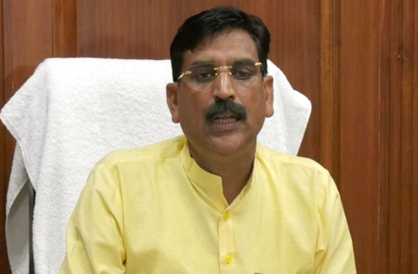 ''दम है तो 40 सीटों पर दें इस्तीफा, बैलेट पेपर से दोबारा चुनाव लड़कर देख लें'', कांग्रेस को मंत्री कृष्ण बेदी का खुला चैलेंज 1 ''दम है तो 40 सीटों पर दें इस्तीफा, बैलेट पेपर से दोबारा चुनाव लड़कर देख लें'', कांग्रेस को मंत्री कृष्ण बेदी का खुला चैलेंज - KURUKSHETRA, हरियाणा