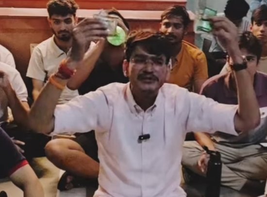 GJU यूनिवर्सिटी मे खाने की गुणवता को लेकर छात्रों का प्रदर्शन। - KARNAL, हरियाणा