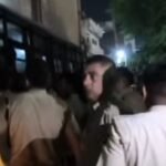 जंतर मंतर प्रदर्शन मे जा रहे छात्रों को पुलिस ने किया डिटेन।