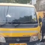 स्कूल वैन और ट्रक मे हुई टक्कर, कई बच्चे हुए घायल।