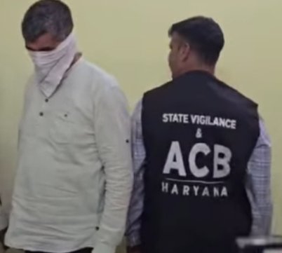 रोहतक थाने का ASI रिश्वत लेते हुआ गिरफ्तार।