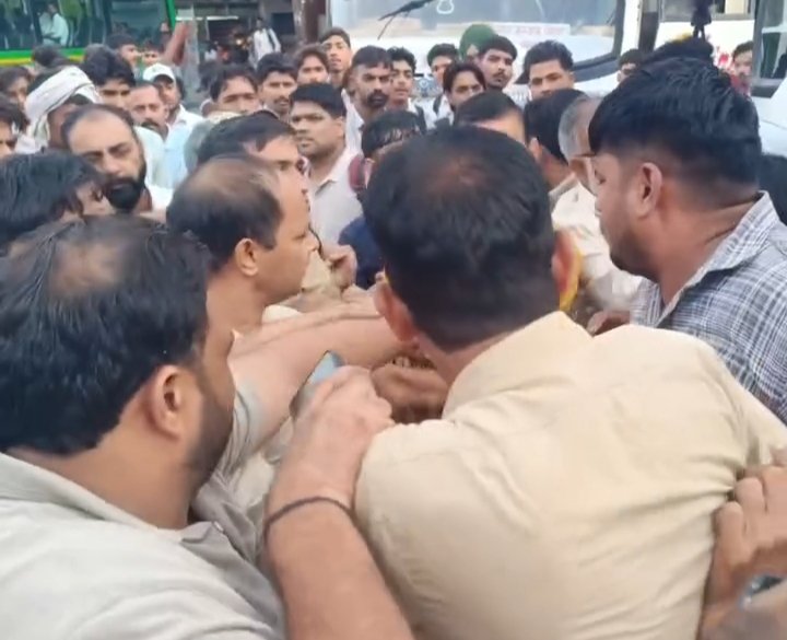 कुरुक्षेत्र मे रोडवेज कर्मचारियों और प्राइवेट बस संचालको मे धक्कामुकी।