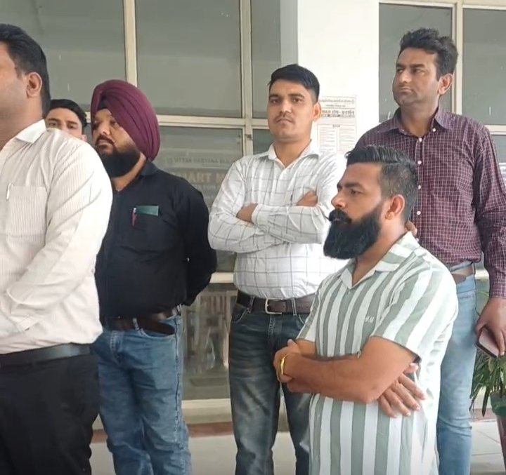 बिजली क्षेत्र के निजीकरण के खिलाफ कर्मचारियों की तीन दिवसीय हड़ताल।