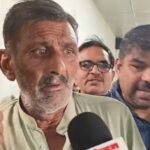 किसानो ने नायब तहसीलदार के कार्यालय पर जड़ा ताला।
