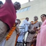 डॉ. मंगलसेन को बीजेपी नेताओं ने दी पुष्पांजलि।