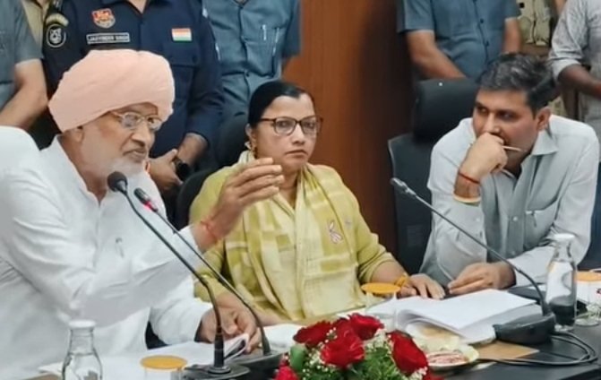 मंत्री ने PWD अधिकारियो के खिलाफ कारवाही के दिए आदेश। - KARNAL, हरियाणा