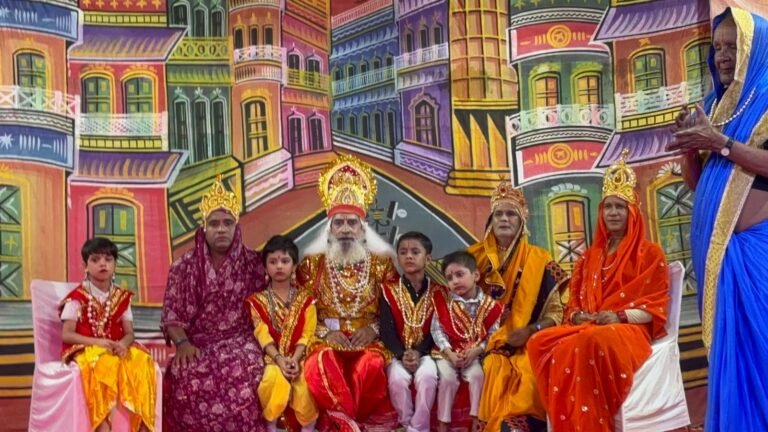 रामलीला के दूसरे दिन श्री राम जन्म का उत्सव आयोजित, शहर के मेन बाजार स्थित लाल मनीराम बाग में चल रही है रामलीला