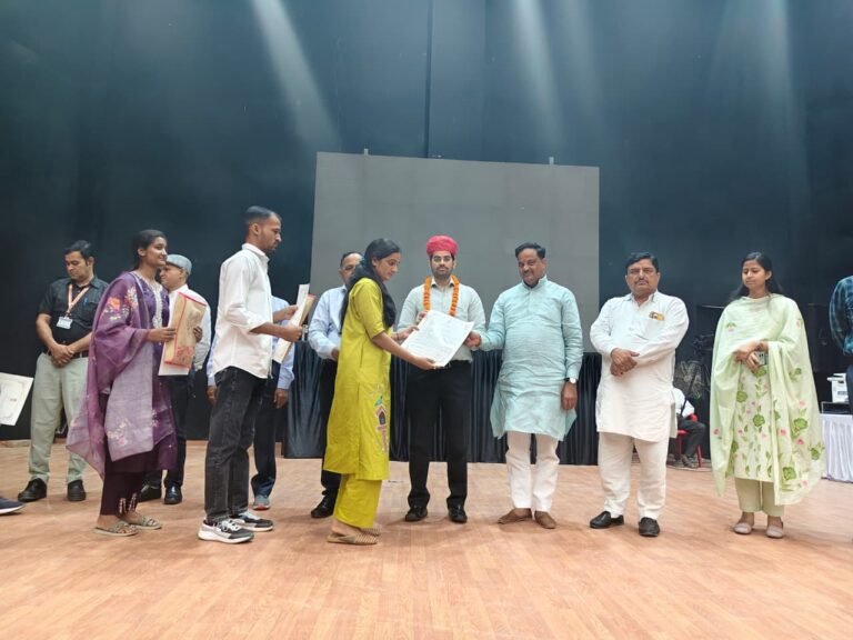 टाउन हॉल में आयोजित हुआ जिला स्तरीय मुख्यमंत्री रोजगार उत्सव 55 युवाओं को मिले नियुक्ति पत्र