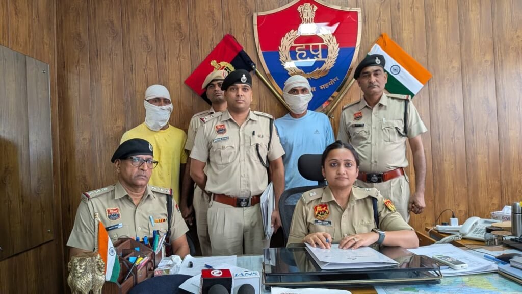 थाना खोल पुलिस की त्वरित कार्रवाई: मुकेश हत्या कांड के मामले में चंद घंटों में दो आरोपी गिरफ्तार, लाठी से पीटकर की गई थी मुकेश की हत्या - REWARI, हरियाणा