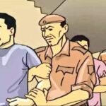 जिला पुलिस ने अवैध शराब बेचने वालों पर कार्यवाही करते हुए, 02 आरोपियों को किया गिरफ्तार, 25.75 बोतल अवैध देशी शराब बरामद।