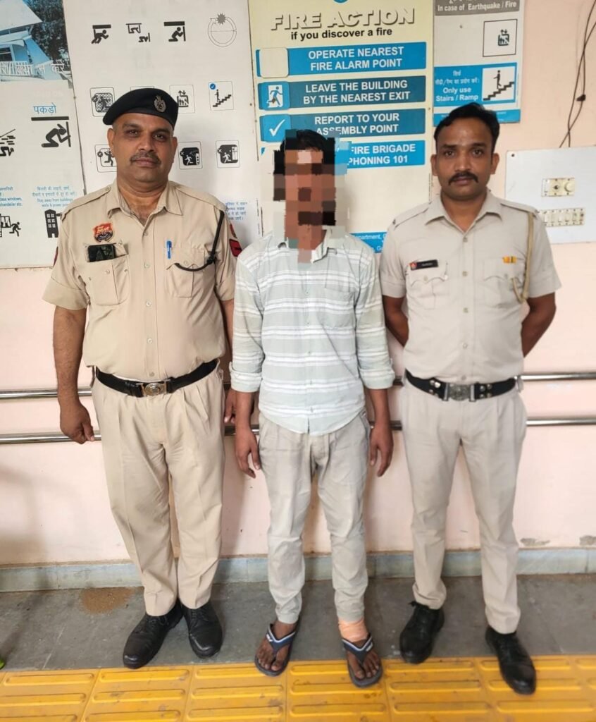 अवैध नशीला पदार्थ स्मैक बेचने के मामले में एक आरोपी गिरफ्तार। 1 अवैध नशीला पदार्थ स्मैक बेचने के मामले में एक आरोपी गिरफ्तार। - REWARI, हरियाणा