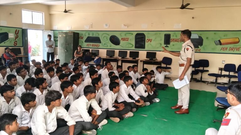 रेवाड़ी पुलिस का ‘साइबर सुरक्षा माह’ अभियान लगातार जारी -व्हाट्सएप हैकिंग और ‘अकाउंट टेकओवर’ के खिलाफ थाना रोहड़ाई पुलिस ने 150 विद्यार्थियों को सिखाए साइबर सुरक्षा के गुर