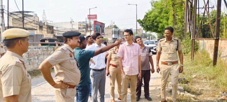 रेवाड़ी पुलिस का सराहनीय कदम: बिजली कर्मियों की हड़ताल के दौरान संकटमोचक बनकर 100 से अधिक गांवों को दी राहत रेवाड़ी जिले में इन