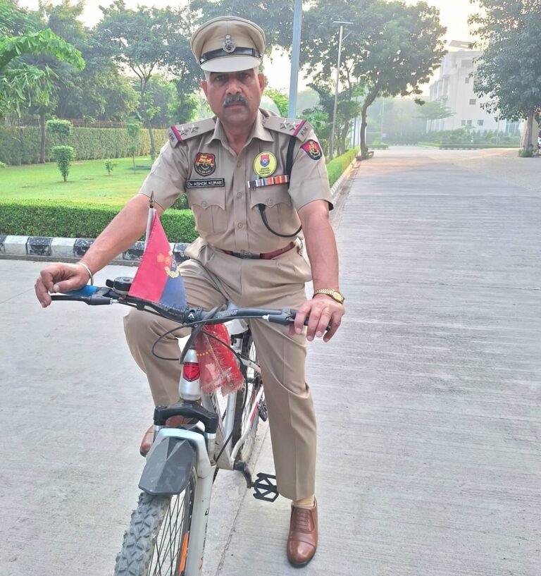 नशा मुक्ति का संदेश लेकर राजकीय कन्या उच्च माध्यमिक विद्यालय पहुँचे डॉ. अशोक कुमार वर्मा -नारी शक्ति समाज को नशा मुक्त बनाने में निभा सकती है महत्वपूर्ण भूमिका