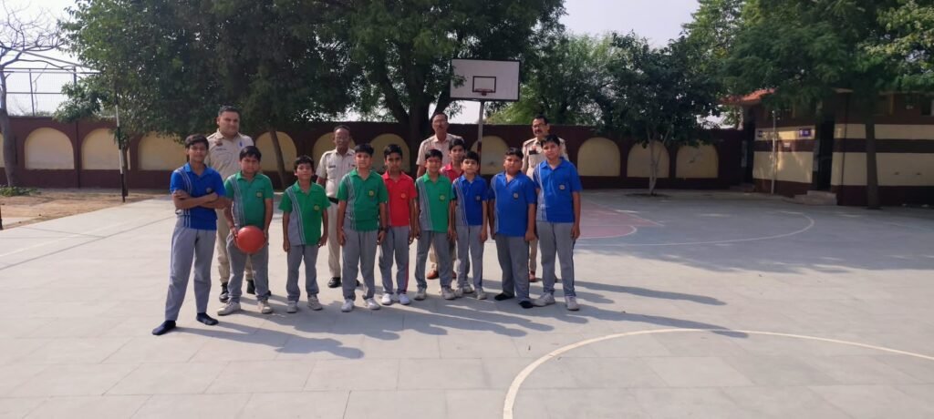रेवाड़ी (सुरेश सिहाग)पुलिस स्मृति दिवस एवं झंडा दिवस कार्यक्रम के तहत शनिवार को रेवाड़ी पुलिस ने शहीदों के सम्मान में जिले के विभिन्न स्थानों पर खेल प्रतियोगिताओ का किया आयोजन। - REWARI, हरियाणा
