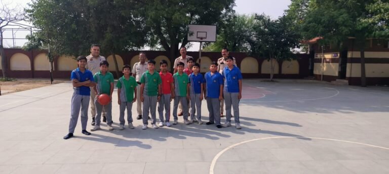 रेवाड़ी (सुरेश सिहाग)पुलिस स्मृति दिवस एवं झंडा दिवस कार्यक्रम के तहत शनिवार को रेवाड़ी पुलिस ने शहीदों के सम्मान में जिले के विभिन्न स्थानों पर खेल प्रतियोगिताओ का किया आयोजन।