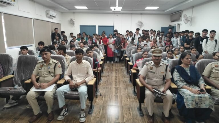 पुलिस शहीद दिवस व झंडा दिवस: रेवाड़ी पुलिस ने गवर्मेंट कॉलेज बावल में सेमिनार आयोजित कर विद्यार्थियों को दिया कम्युनिटी पुलिसिंग व कानून व्यवस्था का संदेश