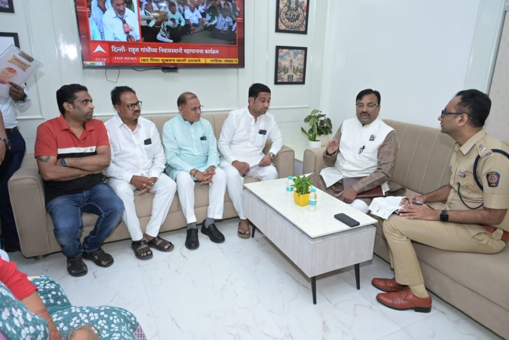 चंद्रपुर में दुर्गा विसर्जन के तारीख विवाद पर आमदार सुधीर मुनगंटीवार का हस्तक्षेप, 22 अक्टूबर को ही निकलेगी मिरवणूक 1 चंद्रपुर में दुर्गा विसर्जन के तारीख विवाद पर आमदार सुधीर मुनगंटीवार का हस्तक्षेप, 22 अक्टूबर को ही निकलेगी मिरवणूक - चंद्रपूर, महाराष्ट्र