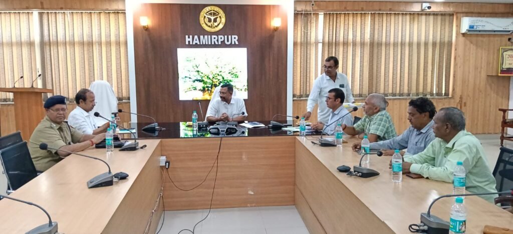 जिलाधिकारी की अध्यक्षता में जिला प्रेस स्थाई समिति की बैठक संपन्न पत्रकारों की समस्याओं के त्वरित एवं निष्पक्ष निस्तारण तथा प्रशासन-मीडिया के बीच बेहतर समन्वय पर हई सार्थक चचो - HAMIRPUR, उत्तर प्रदेश