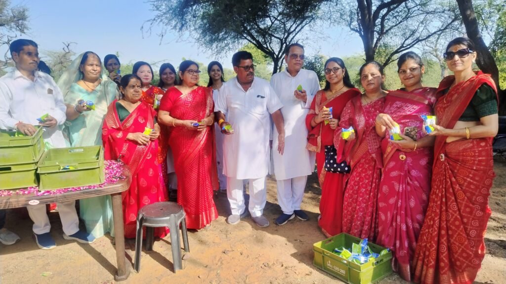 रणथंबोर की संभवनाथ के पैदल यात्रा मैं उमड़ा भक्तों का सैलाब 1 रणथंबोर की संभवनाथ के पैदल यात्रा मैं उमड़ा भक्तों का सैलाब - SAWAI MADHOPUR, राजस्थान