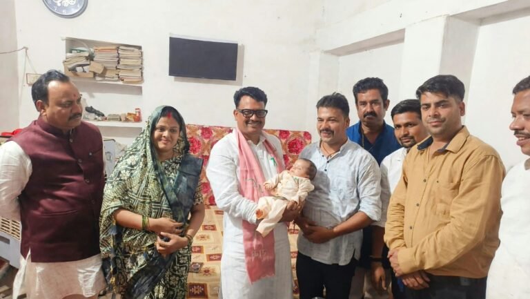 प्रभारी मंत्री नागर सिंह चौहान का मानपुर में आत्मीय आगमन, /गुप्ता परिवार को दी बिटिया के जन्म की बधाई