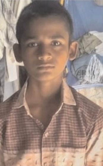 जिला रिपोर्टर सुरेश चौहान आगर मालवा खेत पर करंट लगने से 12 वर्षीय बालक की मौत, जिला अस्पताल में हुआ पोस्टमार्टम*