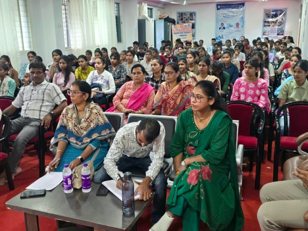 जिला रिपोर्टर सुरेश चौहान आगर मालवा मध्य प्रदेश खाकी का सपना, बेटियों को मिलेगी उड़ान* *आगर में ‘सशक्त वाहिनी’ का आगाज; 100 बालिकाओं को पढ़ाई के साथ फिजिकल ट्रेनिंग, पुलिस भर्ती क - आगर-मालवा, मध्य प्रदेश