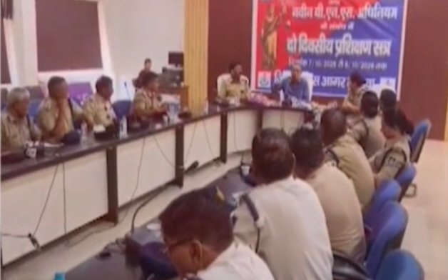 जिला रिपोर्टर सुरेश चौहान आगर मालवा मध्य प्रदेश *NDPS और नए आपराधिक कानून पर आगर पुलिस की ‘पाठशाला’* *अनुसंधान अधिकारियों का दो दिवसीय विशेष प्रशिक्षण शुरू, कानून की बारीकियों से