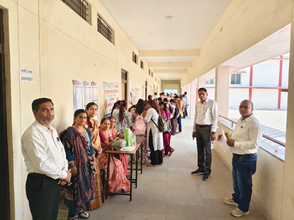 जिला रिपोर्टर सुरेश चौहान आगर मालवा मध्य प्रदेश सोयतकलां रोजगार मेले में 95 युवाओं का प्रारंभिक चयन, 150 ने कराया पंजीयन *करियर मार्गदर्शन के साथ स्वरोजगार योजनाओं की जानकारी दी; - आगर-मालवा, मध्य प्रदेश
