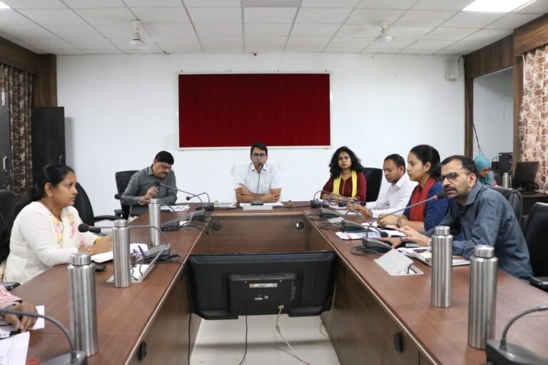 जिला रिपोर्टर सुरेश चौहान आगर मालवा मध्य प्रदेश कर्मचारियों के हक पर देरी पड़ी भारी तो कटेगा वेतन! कलेक्टर डॉ. मीना सख्त* *समयमान-वेतनमान, डीए, एरियर से लेकर* *पेंशन-ग्रेच्युटी तक