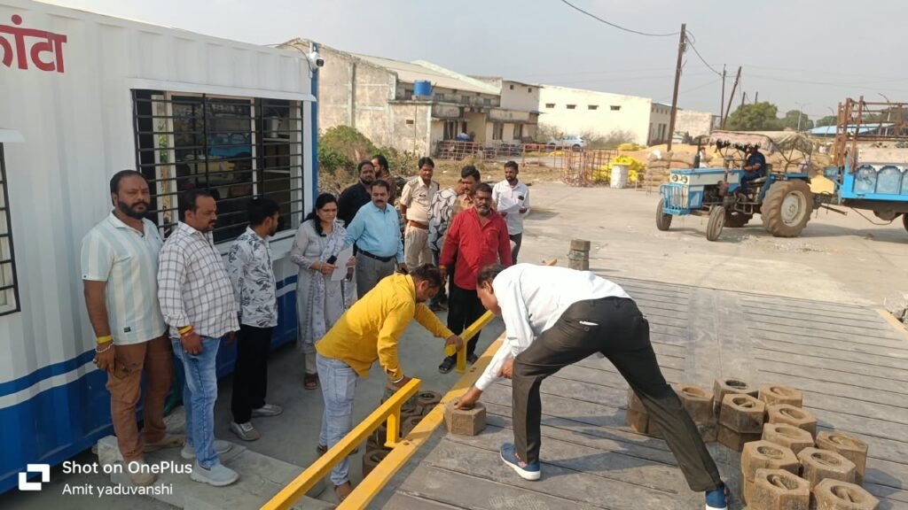 जिला रिपोर्टर सुरेश चौहान आगर मालवा मध्य प्रदेश आगर मंडी में 10 टन क्षमता के इलेक्ट्रॉनिक तौल कांटे का प्रमाणीकरण किसानों और व्यापारियों को मिलेगी सुविधा, तुलाई व्यवस्था होगी सुचा - आगर-मालवा, मध्य प्रदेश