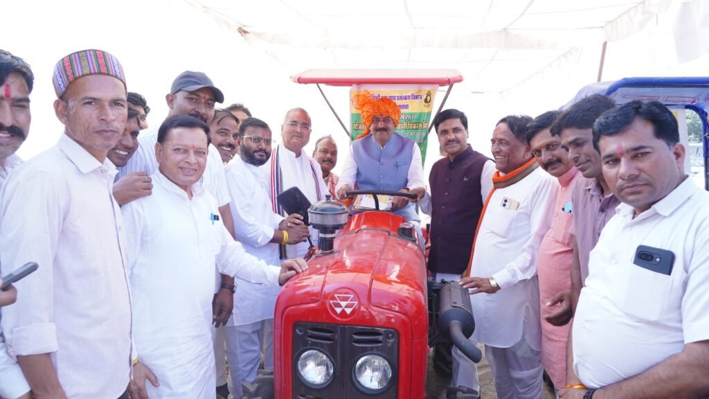 जिला रिपोर्टर सुरेश चौहान आगर मालवा मध्य प्रदेश सेवा संकल्प अभियान से बागवानी में आई क्रांति, मिनी ट्रैक्टर ने बदली संतरा किसानों की तकदीर* *50 प्रतिशत सरकारी अनुदान से आधुनिक खेत - आगर-मालवा, मध्य प्रदेश