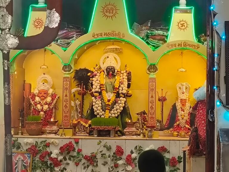 जिला रिपोर्टर सुरेश चौहान आगर मालवा मध्य प्रदेश रात में मां कालिका स्वयं करती हैं अपना श्रृंगार! आगर के कालका माता मंदिर से जुड़ी है अनूठी जनश्रुति *शारदीय नवरात्र में उमड़ता है आ