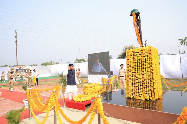 जिला रिपोर्टर सुरेश चौहान आगर मालवा मध्य प्रदेश पुलिस स्मृति दिवस: शहीदों के बलिदान को नमन, पुलिस लाइन में दी श्रद्धांजलि देश की सुरक्षा में प्राण न्योछावर करने वाले वीर जवानों को