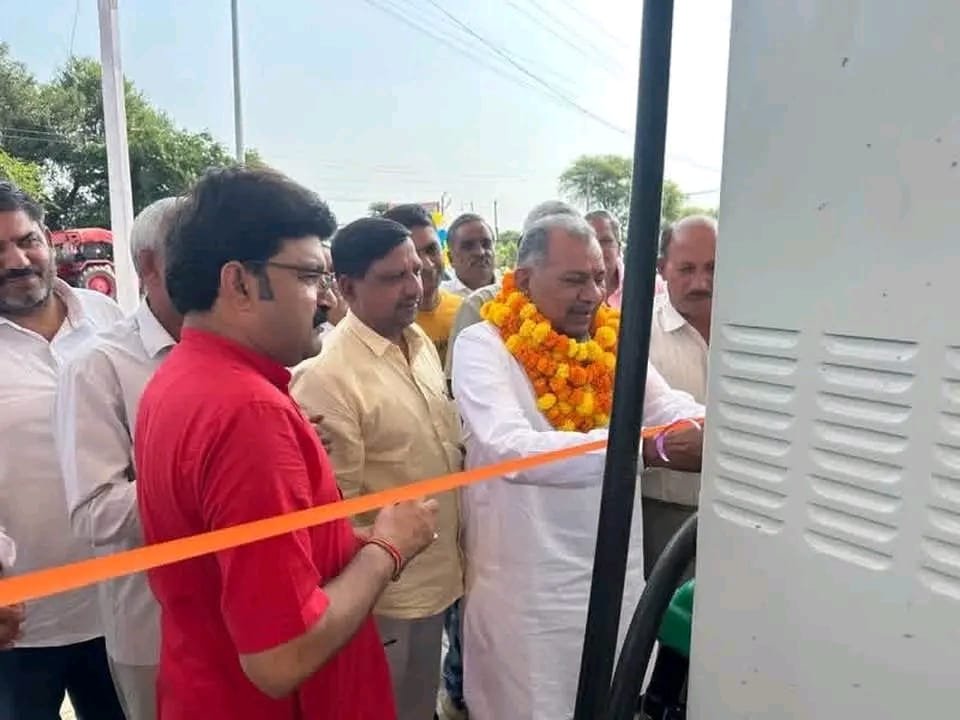 तावडू मे विधायक तेजपाल तवर ने किया पेट्रोल पंप का उद्घाटन 1 तावडू मे विधायक तेजपाल तवर ने किया पेट्रोल पंप का उद्घाटन - नूँह, हरियाणा