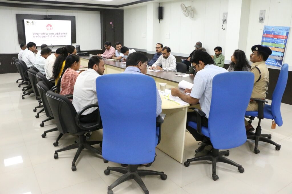 जिला रिपोर्टर सुरेश चौहान आगर मालवा मध्य प्रदेश कार्बाइड गन और पराली जलाने पर सरकार सख्त, लापरवाही बरती तो होगी त्वरित कार्रवाई मुख्यमंत्री डॉ. मोहन यादव ने वीडियो कॉन्फ्रेंसिंग म - आगर-मालवा, मध्य प्रदेश