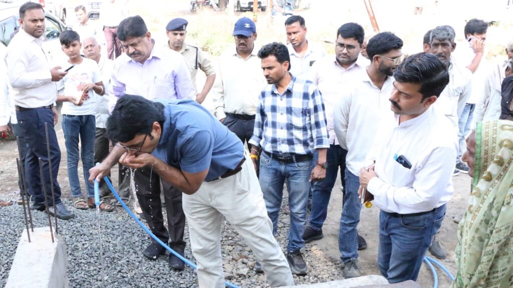 जिला रिपोर्टर सुरेश चौहान आगर मालवा मध्य प्रदेश आंकली में नलों का प्रेशर कम, कलेक्टर ने जल निगम के अधिकारियों को दिए तत्काल सुधार के निर्देश स्वामित्व योजना की प्रगति जांची, आटा मि - आगर-मालवा, मध्य प्रदेश