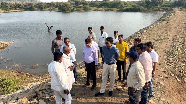 जिला रिपोर्टर सुरेश चौहान आगर मालवा मध्य प्रदेश 25 लाख की लागत से बना अमृत सरोवर बना जल संरक्षण की मिसाल, गर्मियों में भी बढ़ा रहा कुओं का जलस्तर गरड़ा में लबालब सरोवर देख गदगद हुए
