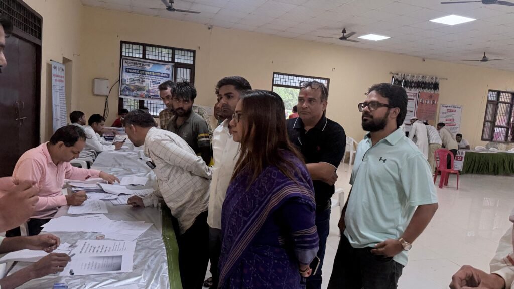 मुख्यमंत्री परिवार उत्थान मेले में जिला नगर आयुक्त ने लिया सुविधाओं का जायजा। 1 मुख्यमंत्री परिवार उत्थान मेले में जिला नगर आयुक्त ने लिया सुविधाओं का जायजा। - नूँह, हरियाणा