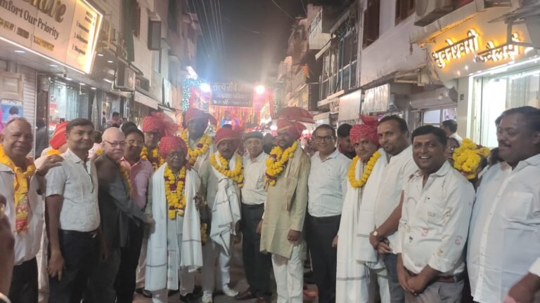 अंतरराष्ट्रीय वैश्य महासम्मेलन ने अग्रसेन जयंती पर किया अग्रवाल संघ ट्रस्ट के पदाधिकारी का बहुमान| ललितविश्वास वंदे भारत आबू रोड मो-9828 139 709