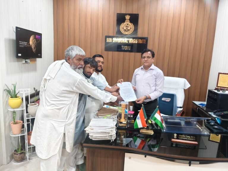 खोरी कला मे बंदरों का खूनी आतंक, महिला व बच्चों की सुरक्षा पर मंडराया खतरा, ग्रामीणों ने प्रशासन से लगाई गुहार