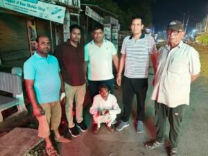 पिनगवा बाजार में नशा बेचने के फिराक में खड़ा तस्कर गिरफ्तार लगभग डेढ़ लाख रुपए कीमत की 15.86 ग्राम हीरोइन ब्बरामद।