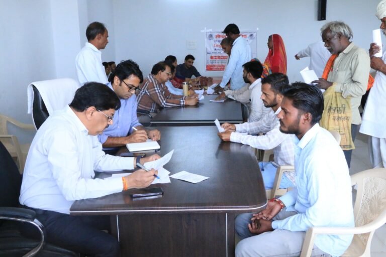 जिला रिपोर्टर सुरेश चौहान आगर मालवा मध्य प्रदेश सीमांकन के बाद भी हटाए सीमा चिह्न तो होगी सख्त कार्रवाई, कलेक्टर ने दिए निर्देश जनसुनवाई में 61 आवेदकों की समस्याएं सुनीं, अधिकारि
