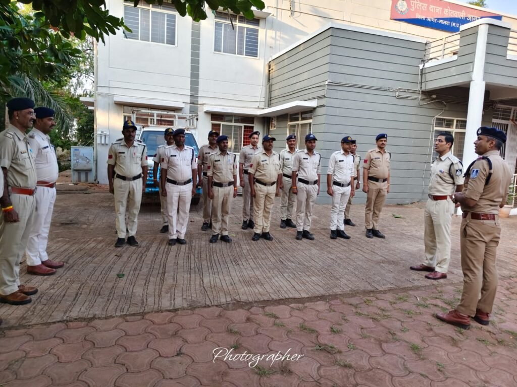 जिला रिपोर्टर सुरेश चौहान आगर मालवा मध्य प्रदेश 🚔 प्रभारी पुलिस अधीक्षक दीपक कुमार शुक्ला ने किया थाना कोतवाली आगर का निरीक्षण, पुलिसकर्मियों को दिए आवश्यक दिशा-निर्देश _▶️ रोल - आगर-मालवा, मध्य प्रदेश