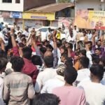 जिला रिपोर्टर सुरेश चौहान आगर मालवा मध्य प्रदेश मंडी में नकद भुगतान की मांग पर सड़क पर उतरे किसान, छावनी नाके पर आधे घंटे चक्काजाम पुलिस की समझाइश के बाद खुला जाम, भुगतान की समस्या