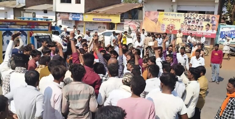 जिला रिपोर्टर सुरेश चौहान आगर मालवा मध्य प्रदेश मंडी में नकद भुगतान की मांग पर सड़क पर उतरे किसान, छावनी नाके पर आधे घंटे चक्काजाम पुलिस की समझाइश के बाद खुला जाम, भुगतान की समस्या