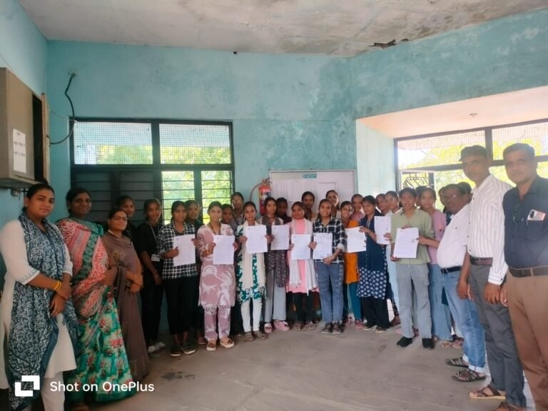 जिला रिपोर्टर सुरेश चौहान आगर मालवा मध्य प्रदेश मतदाता सूची में नाम जोड़ने के लिए अभियान तेज, घर-घर पहुंच रहे बीएलओ विशेष शिविरों में नवीन मतदाताओं को बांटे जा रहे फॉर्म-6, पात्र न