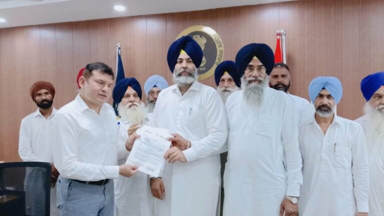 ਸ਼੍ਰੋਮਣੀ ਅਕਾਲੀ ਦਲ ਪੁਨਰ ਸੁਰਜੀਤ ਵੱਲੋਂ ਫਰੀਦਕੋਟ ਦੇ ਡਿਪਟੀ ਕਮਿਸ਼ਨਰ ਸਾਹਿਬ ਨੂੰ ਮੰਗ ਪੱਤਰ ਦਿੱਤੇ