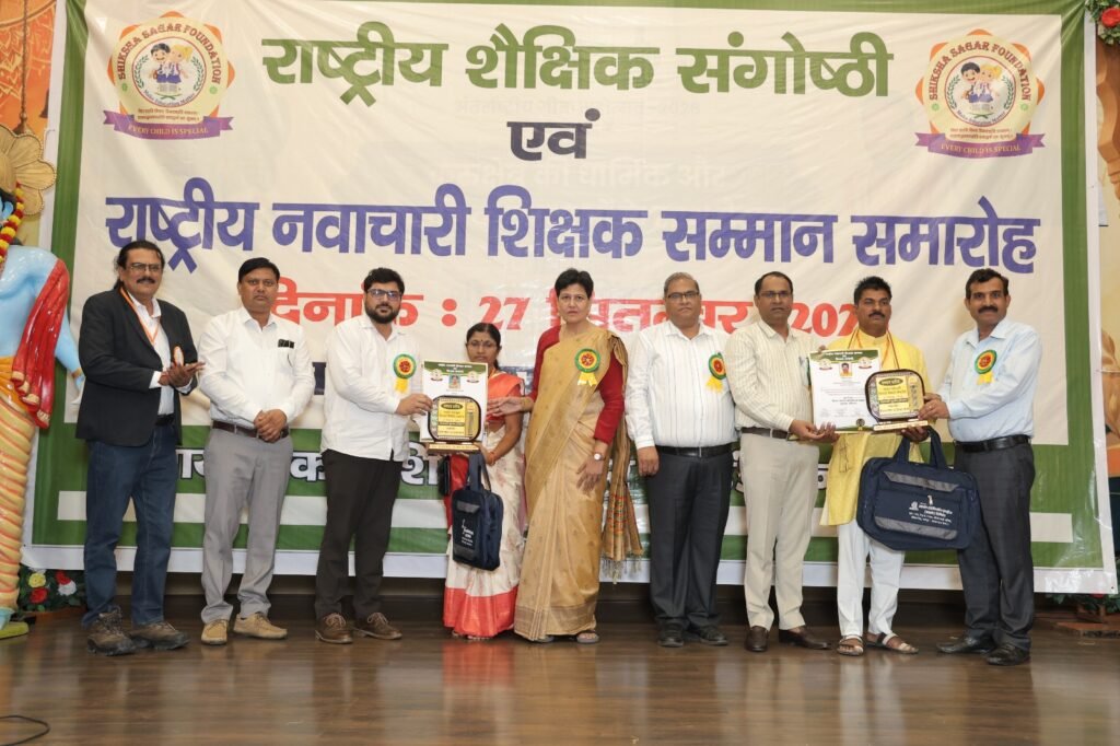 कुरुक्षेत्र में शिक्षक व कवि गिरिराज नागर को मिला राष्ट्रीय नवाचार सम्मान 1 कुरुक्षेत्र में शिक्षक व कवि गिरिराज नागर को मिला राष्ट्रीय नवाचार सम्मान - JHALAWAR, राजस्थान