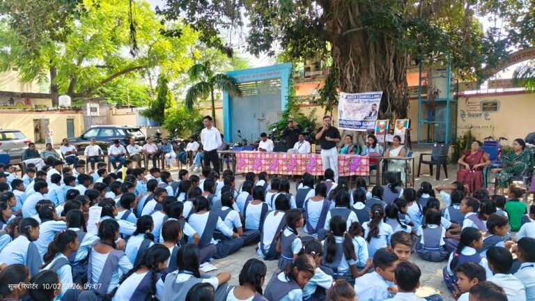 गांधी-शास्त्री जयंती पर विद्यार्थियों को दिए सफलता के मंत्र, करियर चयन की बारीकियां समझाईं